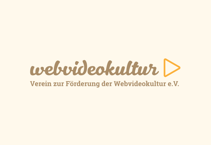 crop_original_bp1559162297_quadrat_dunkel_auf_hell